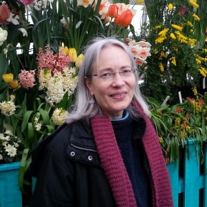 Amy Wordelman in front of flowers